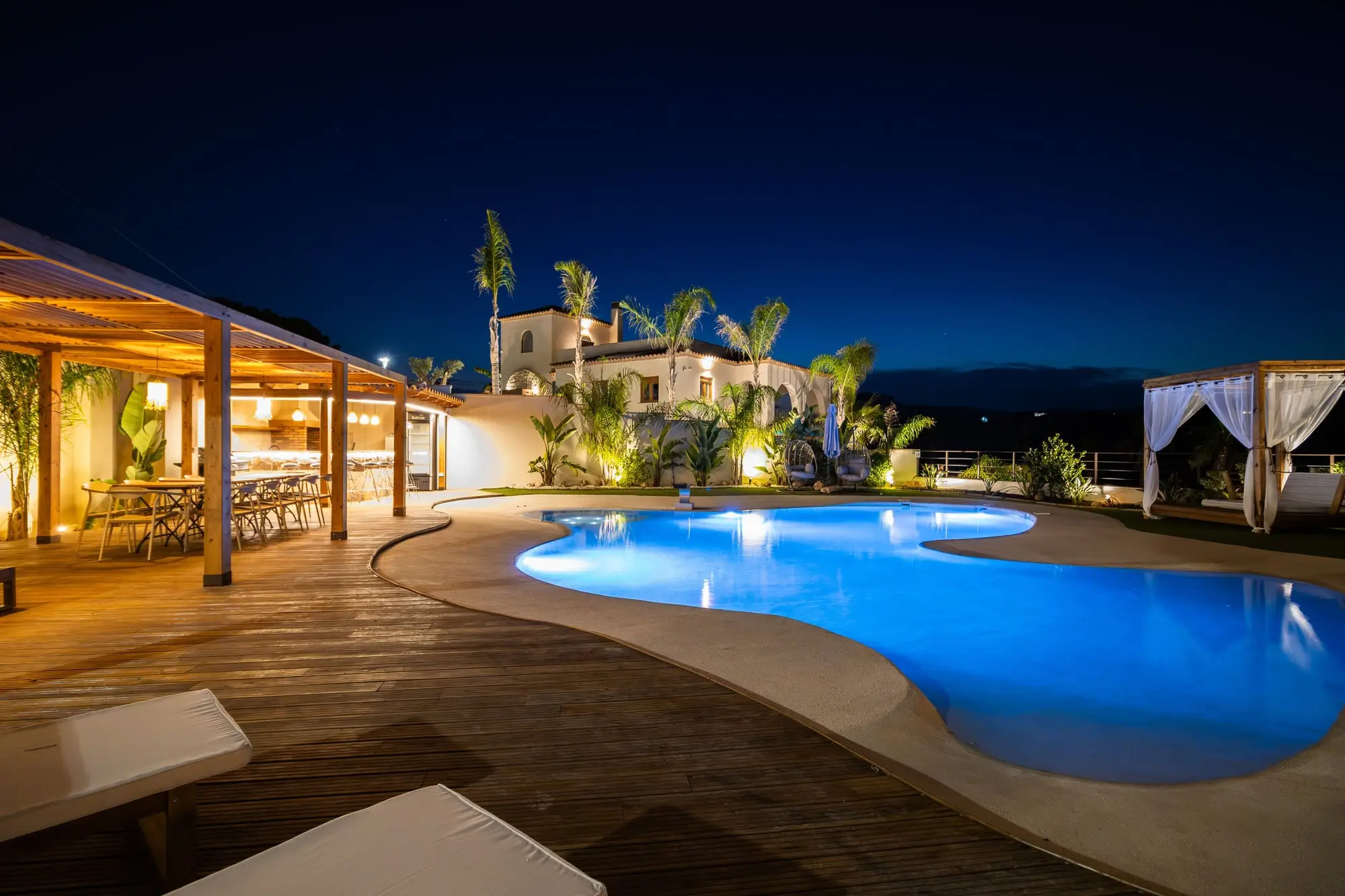 Photo — piscine de nuit